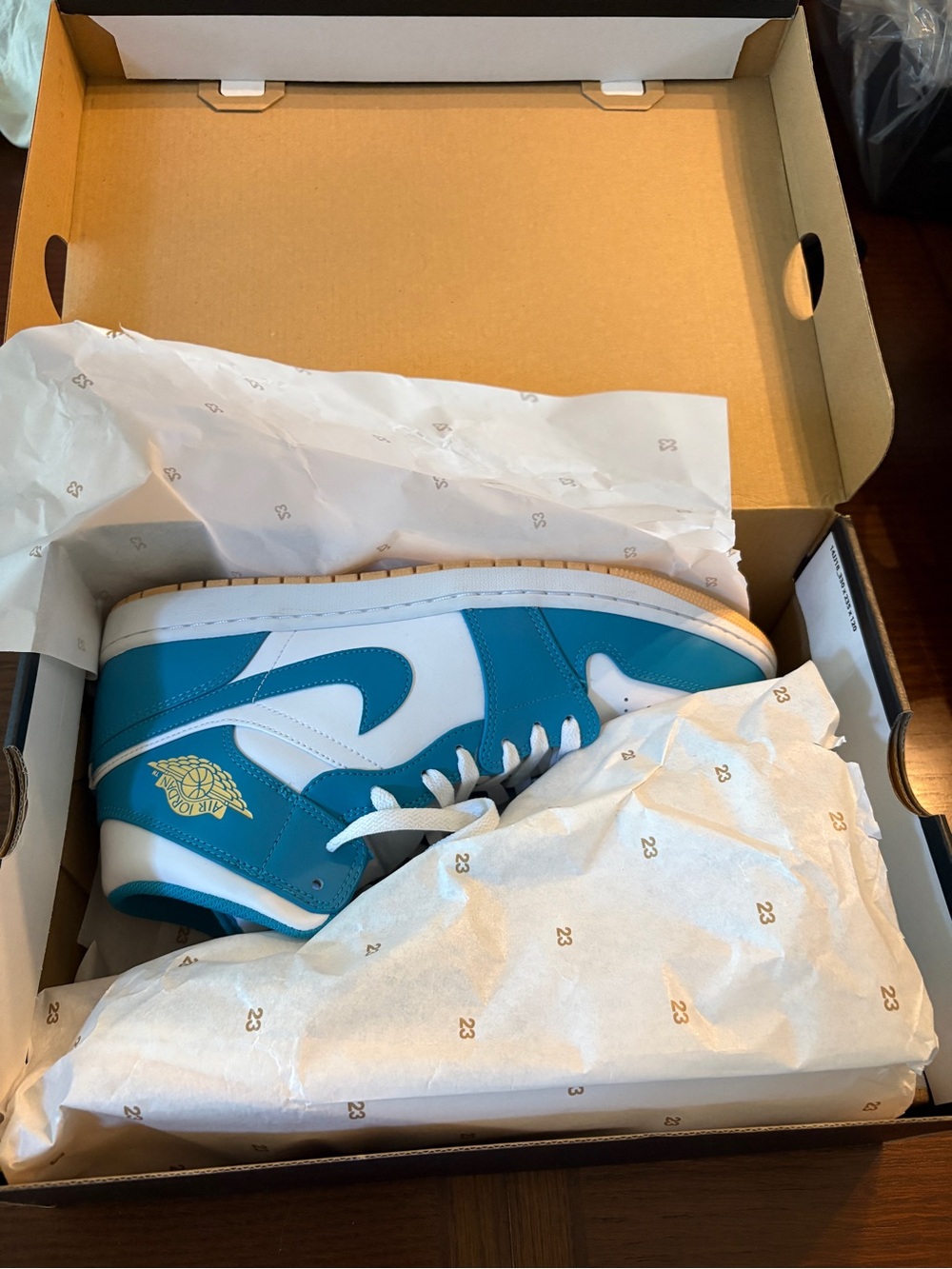 Authentic! 👟 Nike Air Jordan 1 Mid Aquatone